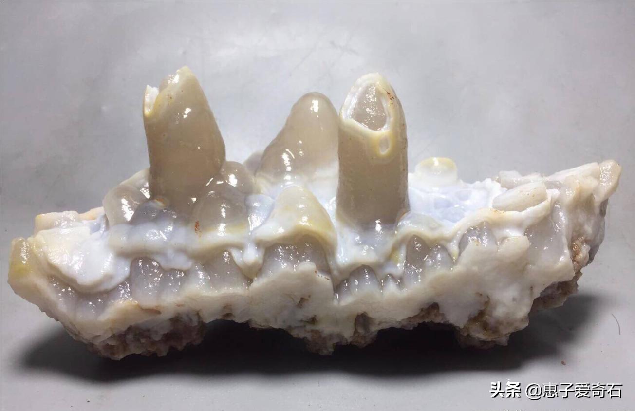 世界上最美的玛瑙,内蒙玛瑙湖出土三亿的玛瑙