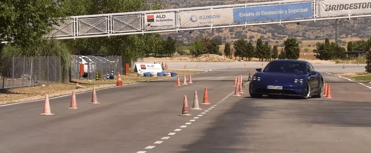 大轮毂大轮胎有什么好处吗,车的轮胎和大轮毂有什么区别