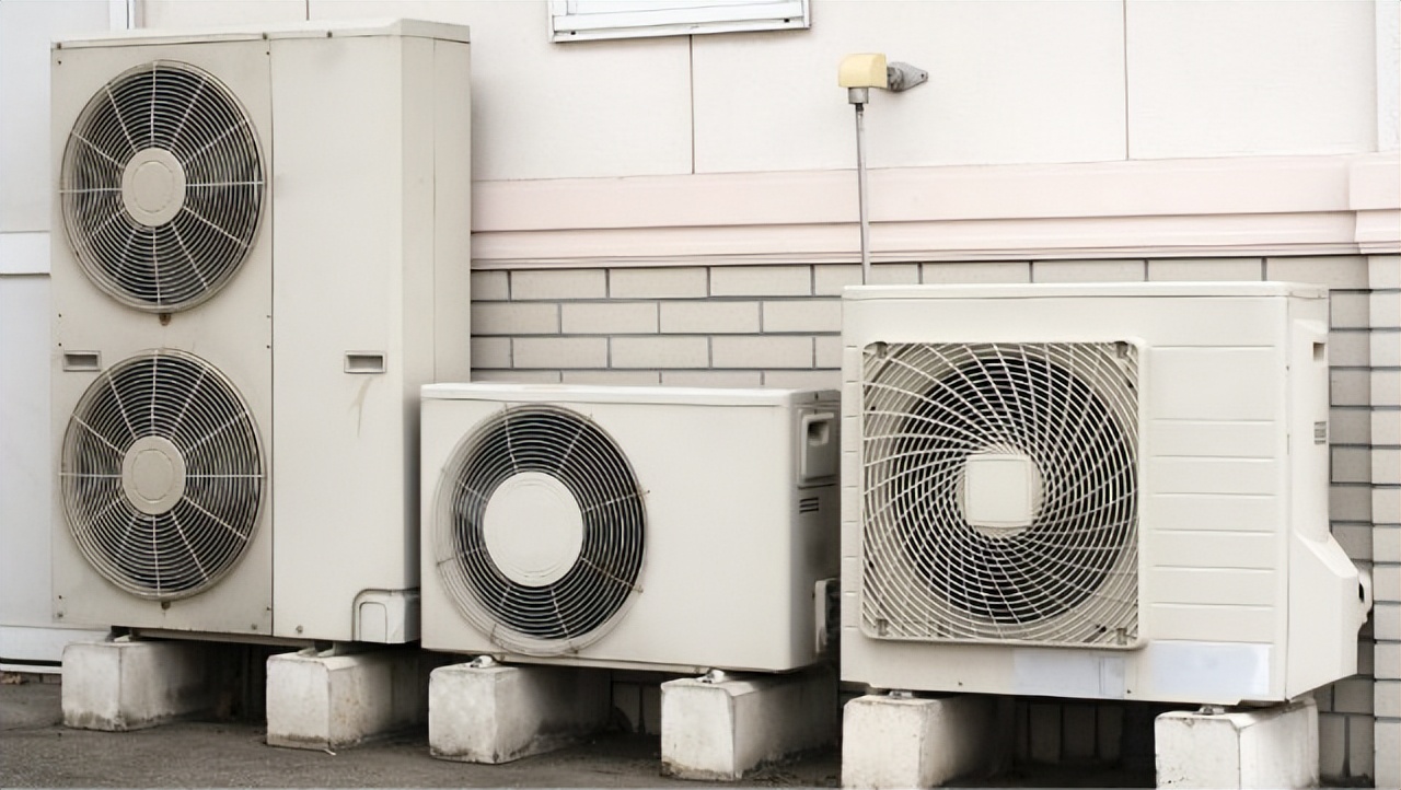 “好色青天”麦崇楷：走公款报销嫖资，在办公室与多名女律师幽会