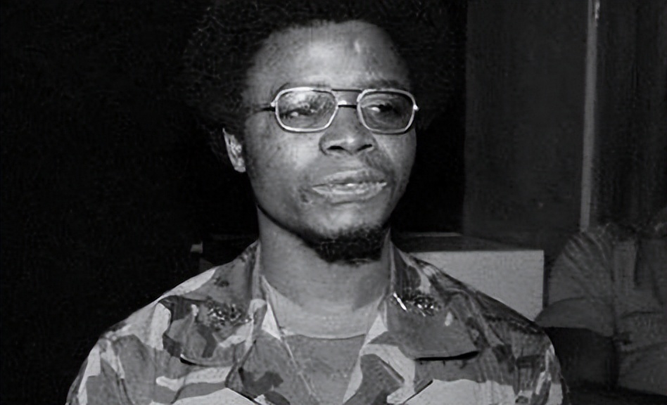 非洲残暴独裁者多伊，死得有多惨？卡扎菲、萨达姆都比他“体面”