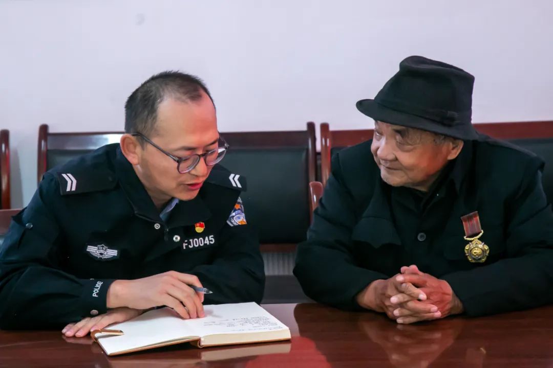 走进金秋时节的乡村——敦煌市公安局组织开展“新时代山乡巨变文学与你同行”主题志愿活动