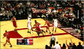 破人盯人防守底线发球战术,足球全场人盯人防守战术练习