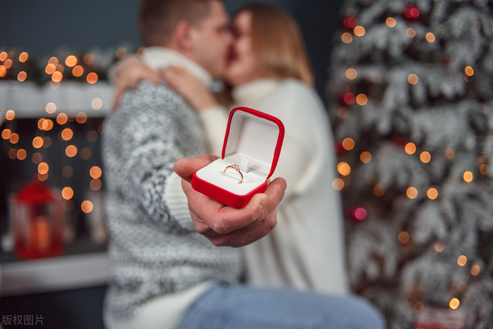 人造钻石破坏了钻石市场,现在的人造钻石能以假乱真