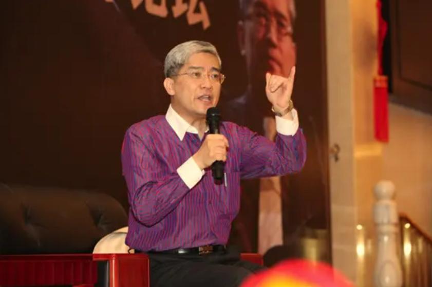 “白嫖”空姐三年，让其背负900万债务，*咸平郎**坠落之路是怎样的