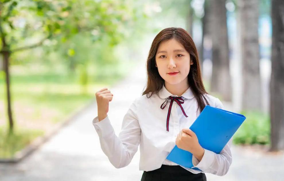 适合女生选择的四大专业,就业率高且发展好,报考的学生有眼光