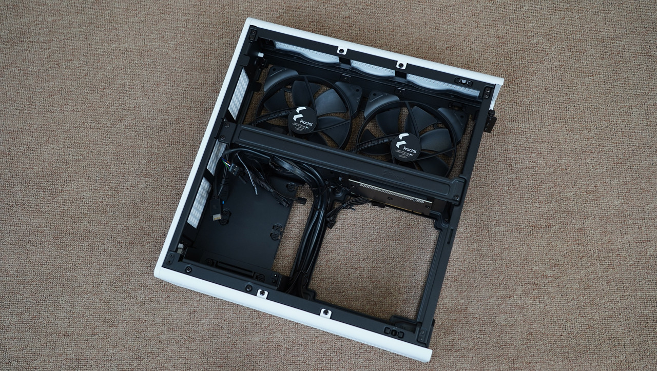 我骗媳妇说这是大号路由器，偷偷打造了一台高颜值ITX主机