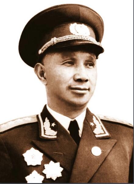 陈毅说：要取这颗上将首级就要把这个上将从百万军中剜割出来