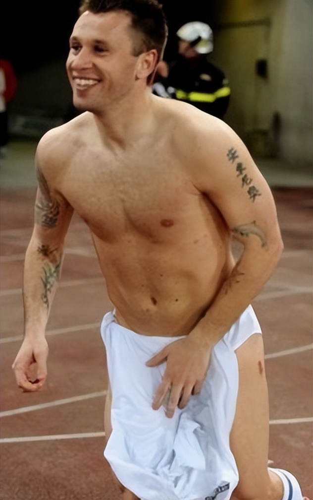 老外纹身汉字搞笑,外国人的奇葩汉字纹身