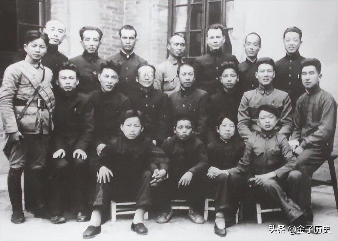 谁来当新四军参谋长？叶挺和项英提名4人，主席却选了另外一人