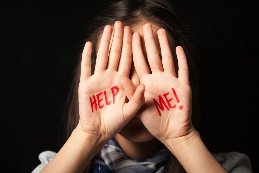 抑郁少年被喂符水死亡案庭审,抑郁症少年被大师喂符水后死亡