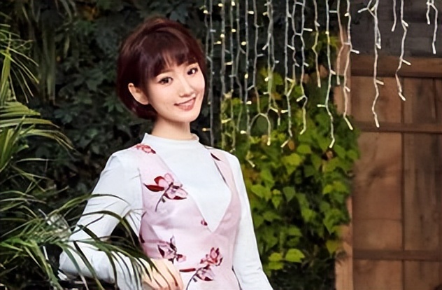 毛晓彤：曾经被父亲抛弃扔垃圾桶，成名后父亲索要5000万赡养费