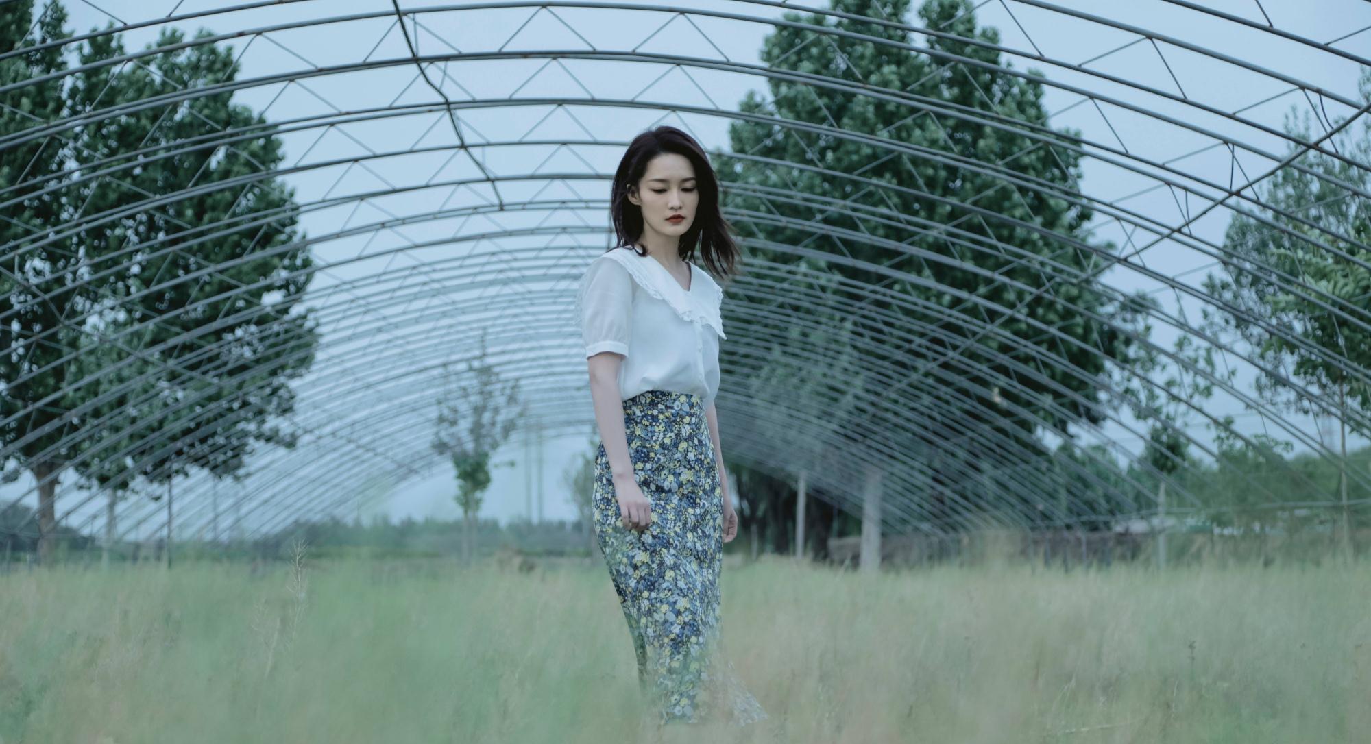 李沁最新私服穿搭图片,李沁惊艳的红装