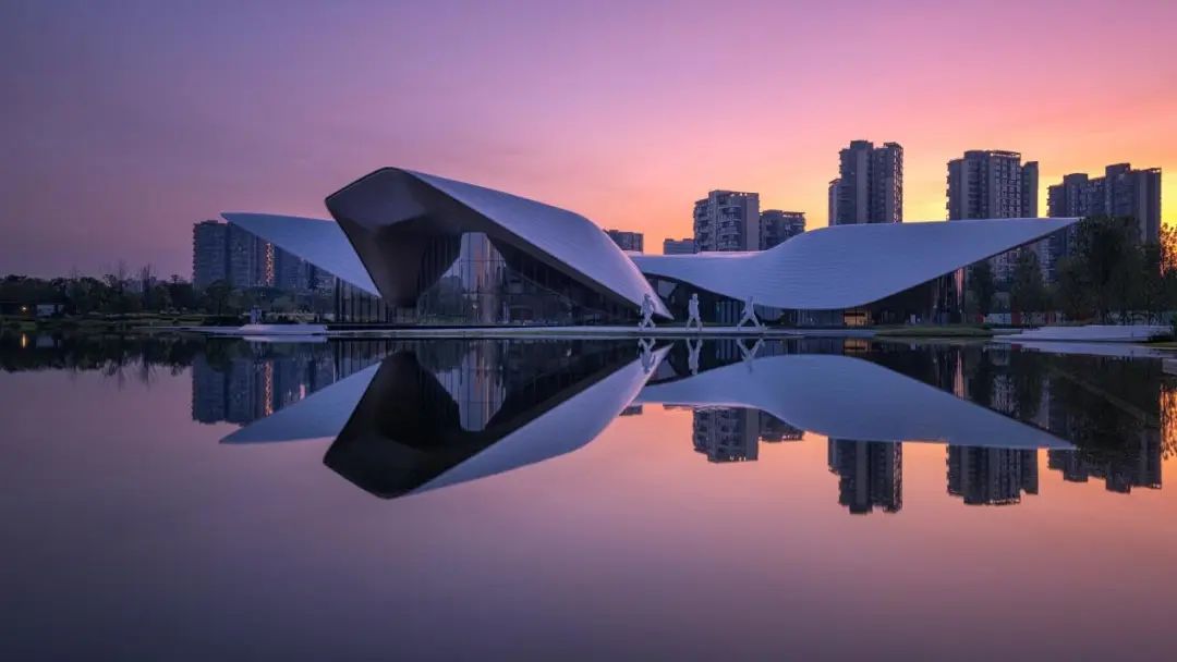 为三千年成都，锦上再添锦