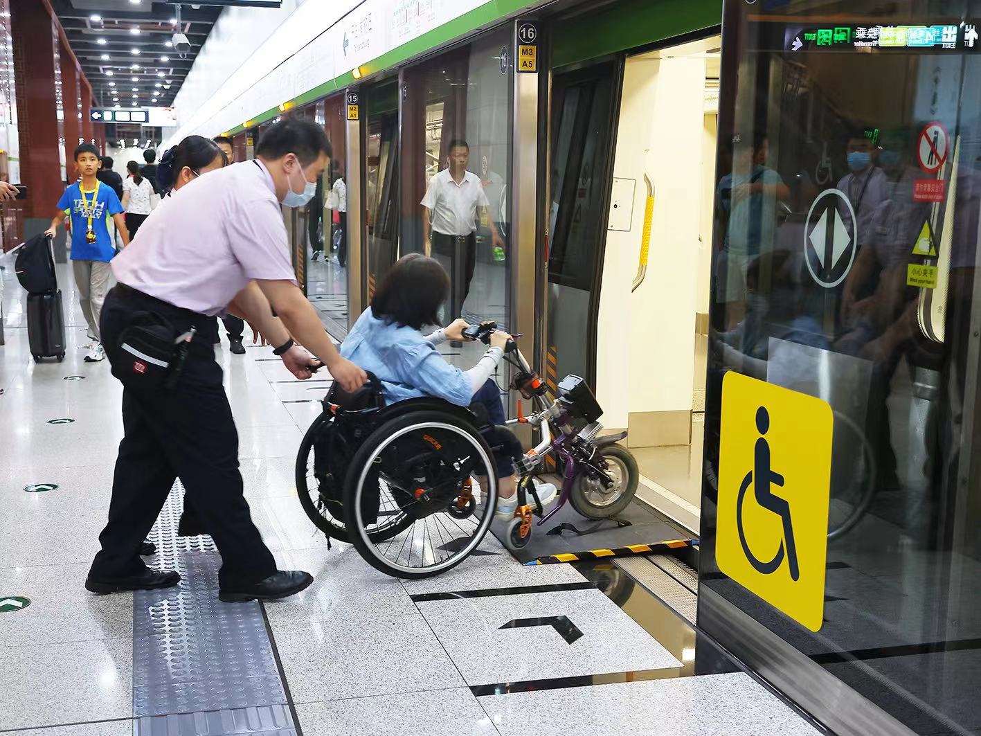 京港地铁举办“爱同行·无碍出行”体验活动提升地铁服务共筑无障碍出行环境