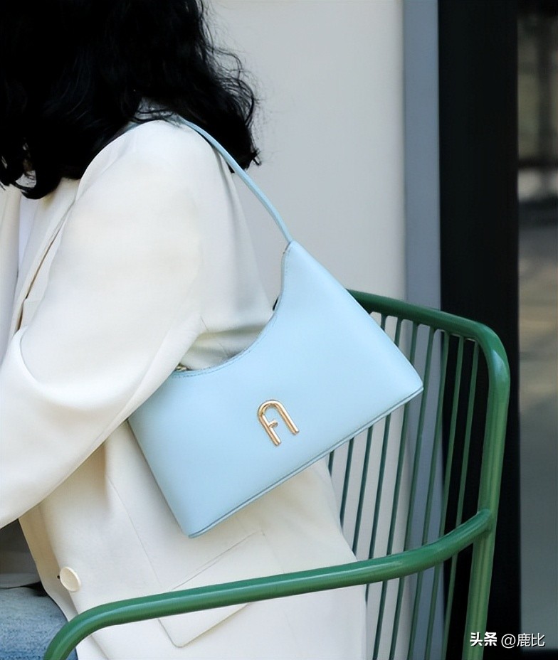 适合大学生背的轻奢包1000以内 (适合春天背的包平价大容量)