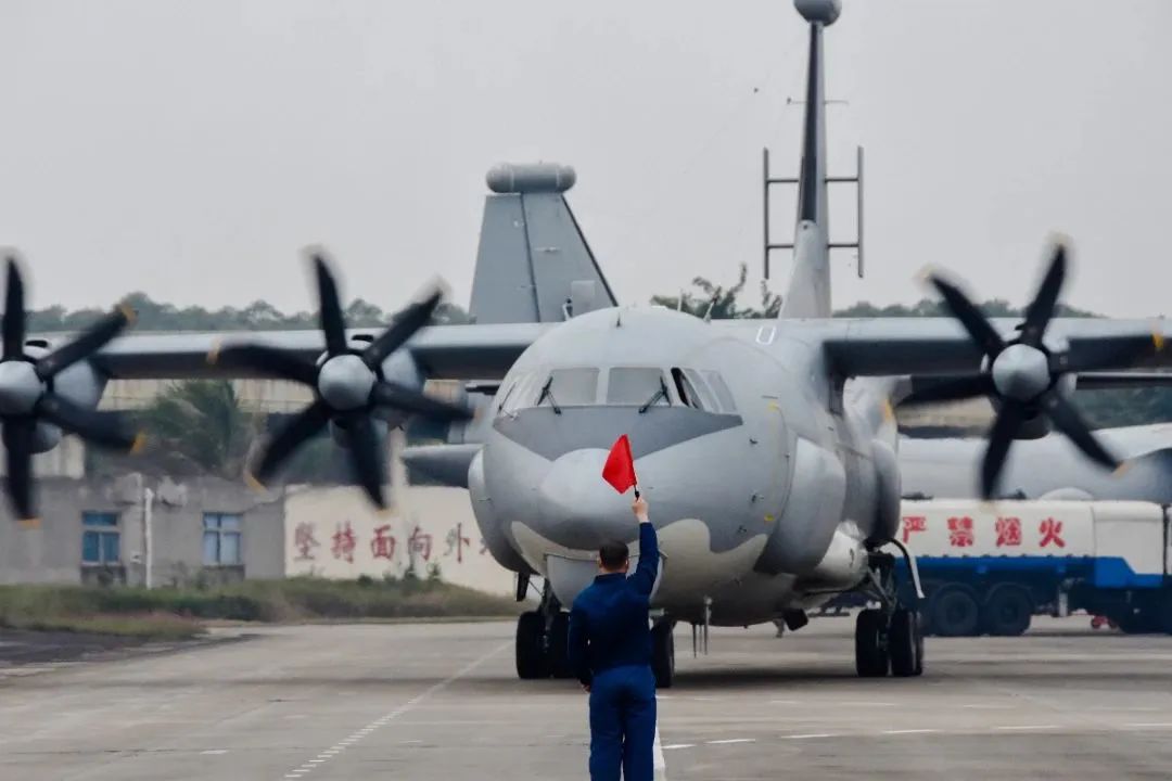 向日夜坚守边关的人民子弟兵致敬,春节向坚守岗位的人民子弟兵致敬