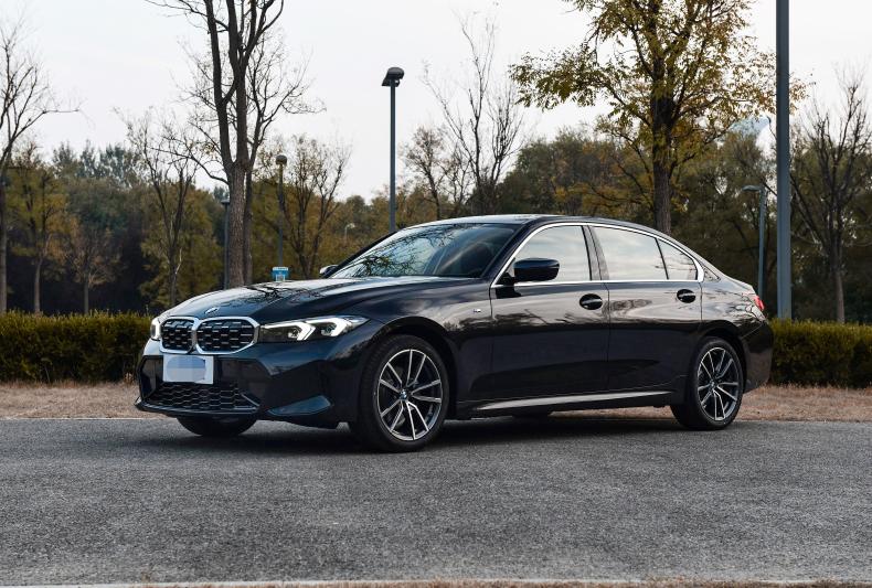 奔驰c宝马3系和奥迪a4l对比哪个好,30万预算买宝马3系还是a4