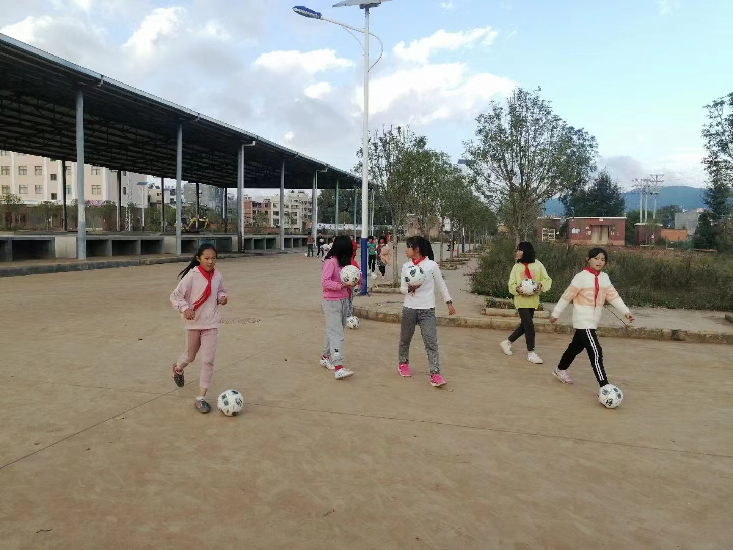 带领山区女足夺冠,中国女足夺冠小学生评论