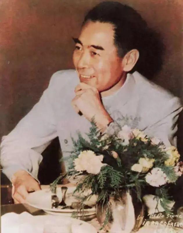 1956年周恩来访问巴基斯坦，参观工厂时怒斥厂长：这是不把人当人