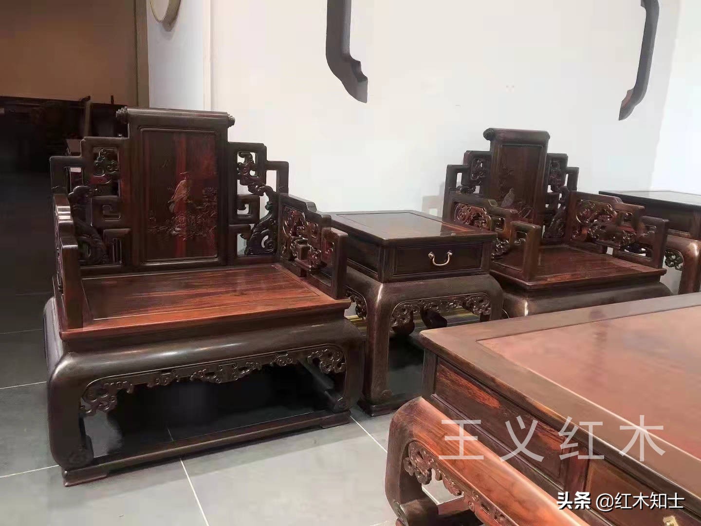 大红酸枝木开裂怎么回事,大红酸枝开裂还有收藏价值吗