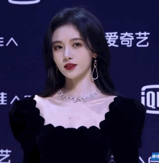 杨幂杨紫鞠婧祎,鞠婧祎杨幂杨紫的照片