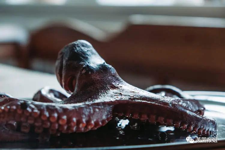 男子呕吐不止进医院,男子呕吐不止被送急救