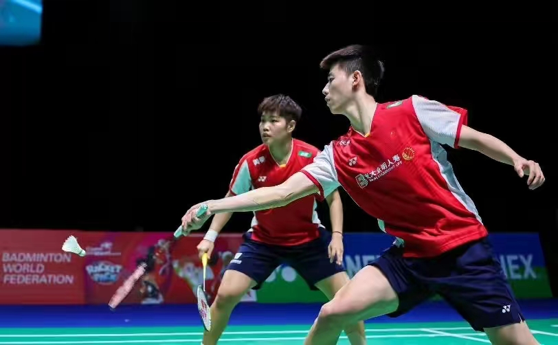 石宇奇2-1逆转安赛龙,国羽今天最新赛况石宇奇