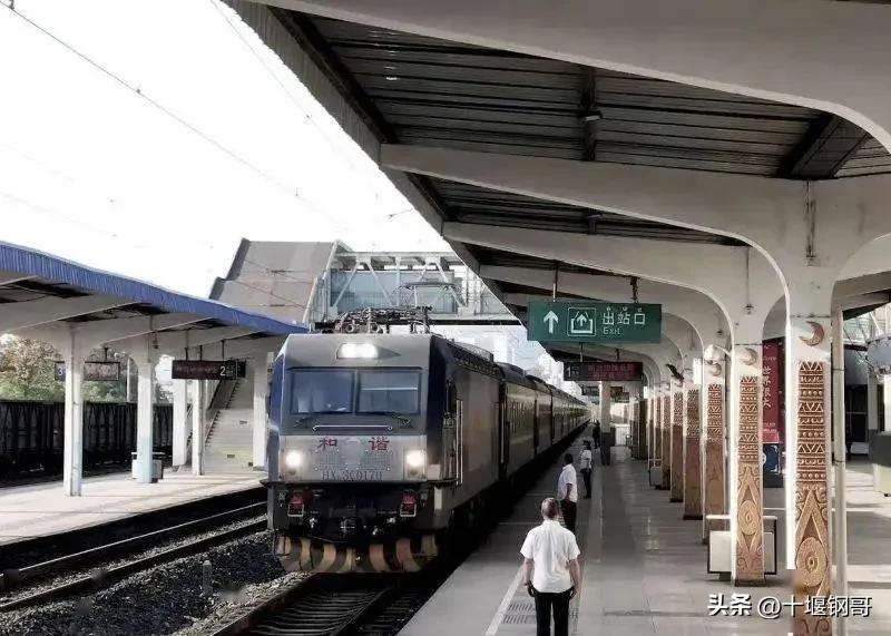 k818次到达米易东站,攀枝花南到北京西停哪些站