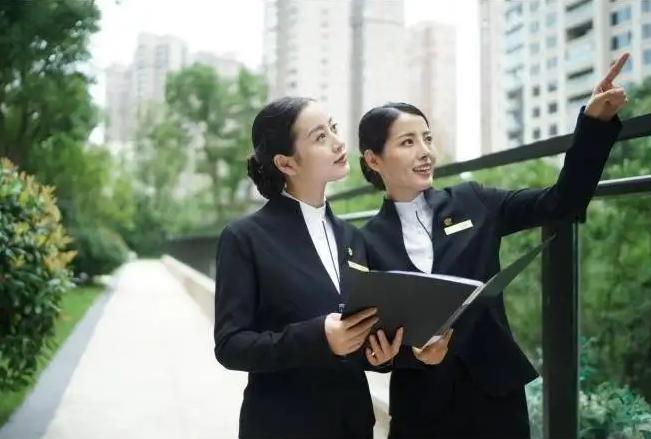 物业客服给业主打电话话术,物业客服如何巧妙回复业主问题