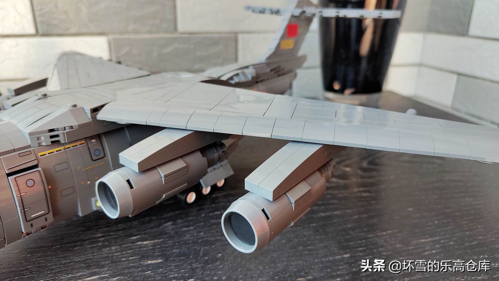 森宝积木6800a拼装视频,胖妞100个积木拼一个超大的机器人