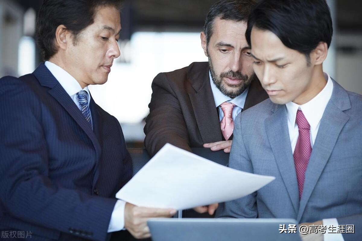 三大通信运营商一年赚多少钱,三大通信运营商哪个最坑