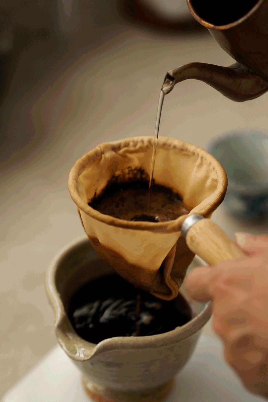 放弃高薪工作，在400m²的“小窝”里，造一所古道具商店