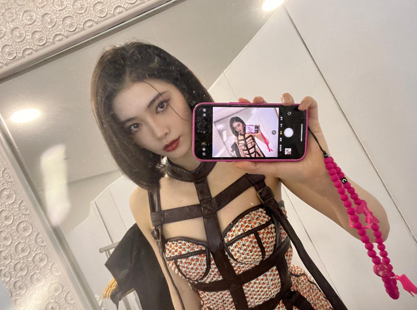 娜扎穿搭牛仔裤,娜扎穿牛仔裤显不出长腿