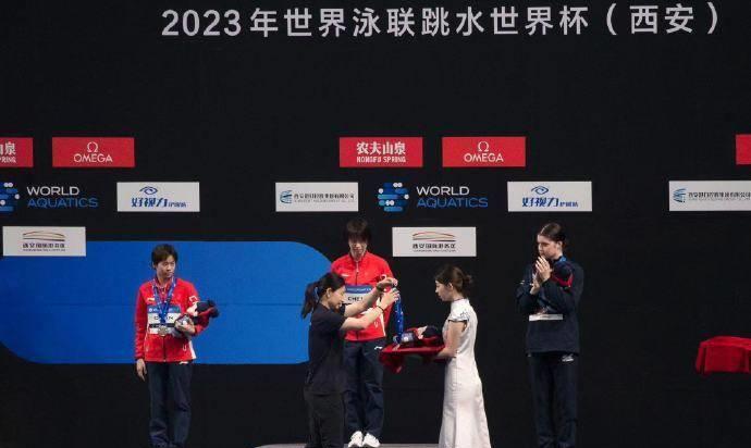 郭晶晶晒国外游玩照,郭晶晶跳水水花大