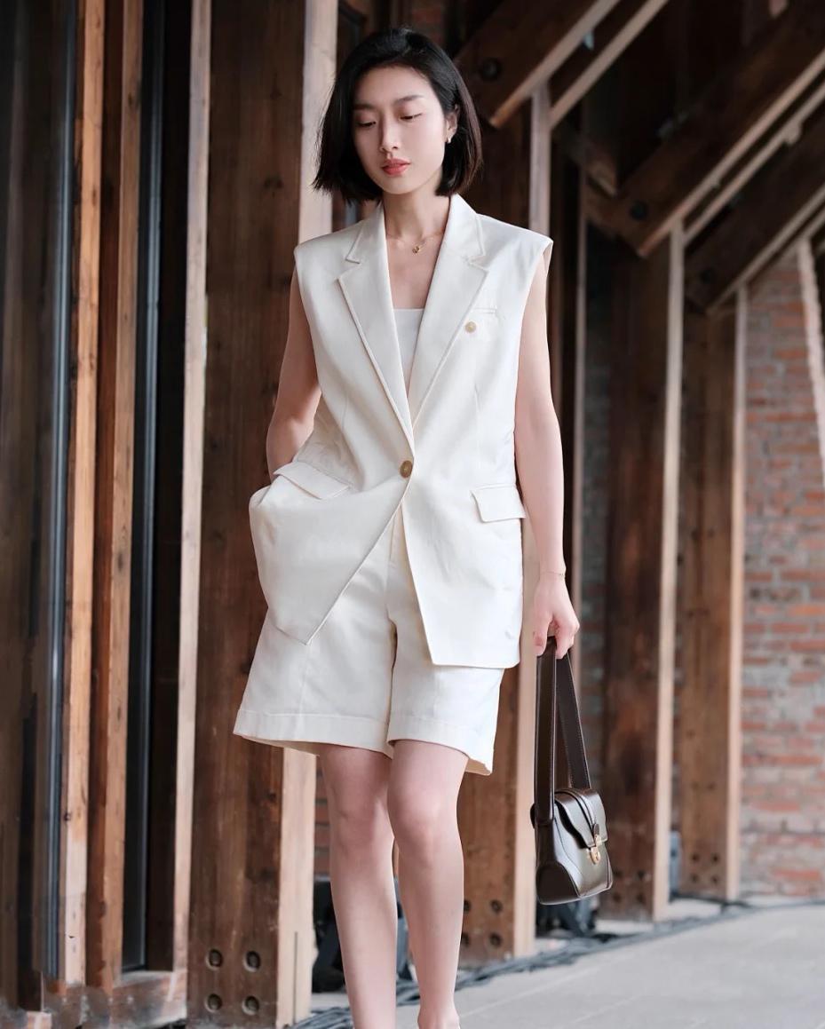 2021流行马甲穿搭图片大全,最近很火的马甲穿搭