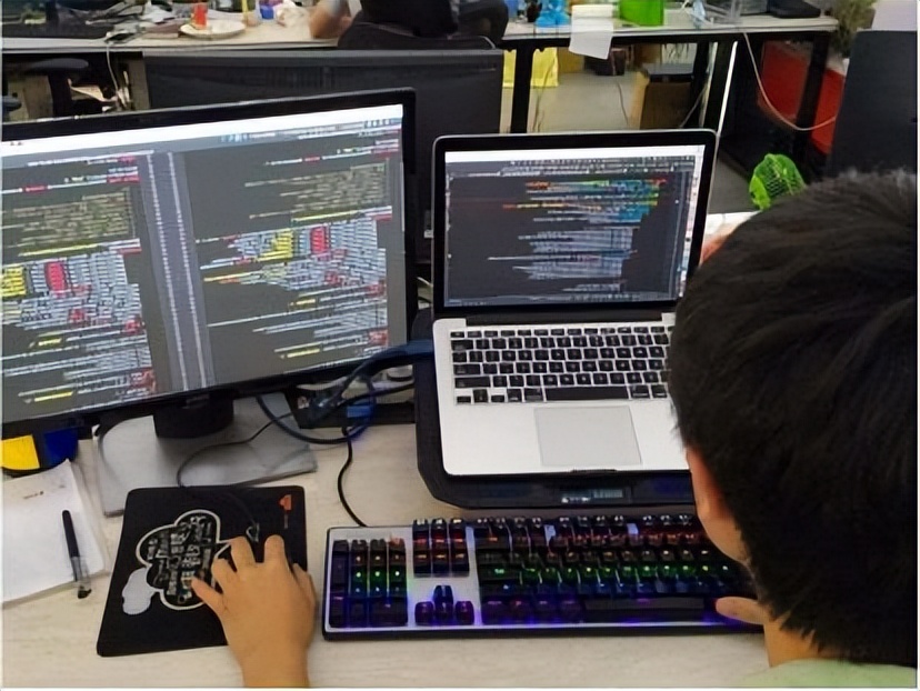 程序员日常工作真的那么累,程序员是一个苦逼的职业吗