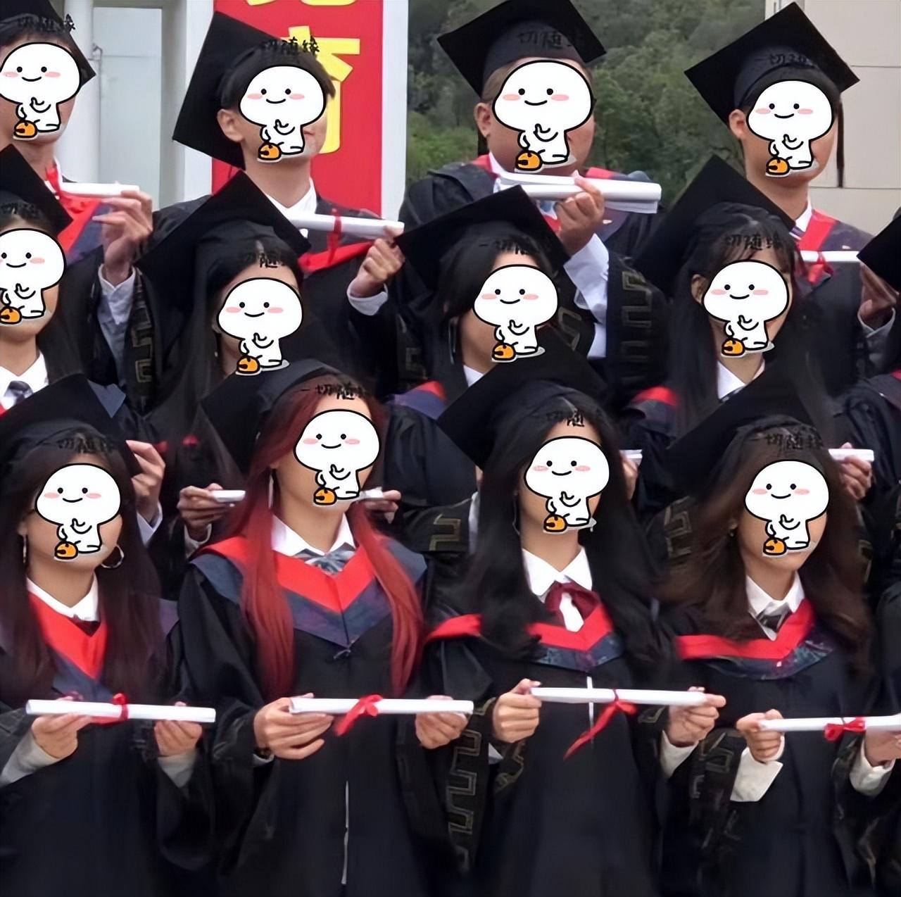 毕业照大专生穿学士服,大专生毕业不配穿学士服吗