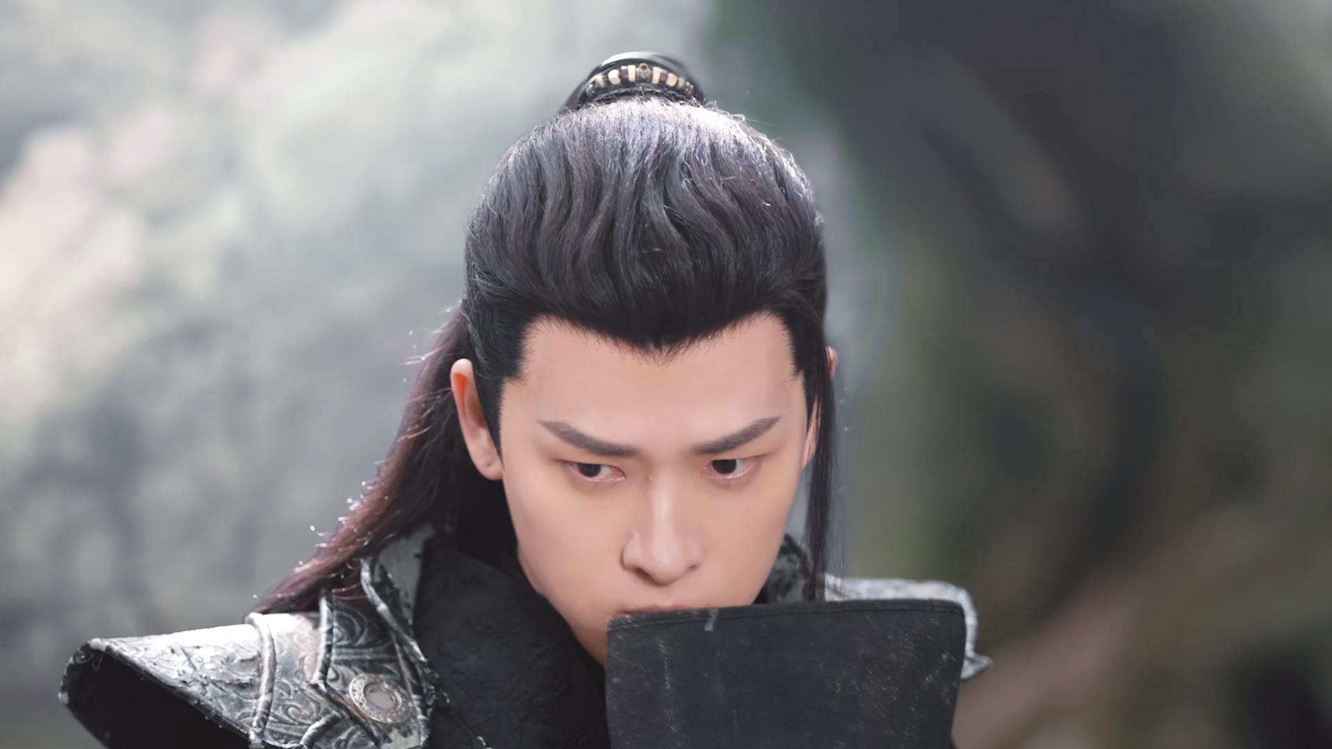 城主大人1：女子被迫穿男装当皇帝，成年后还被妃子追着要同房！