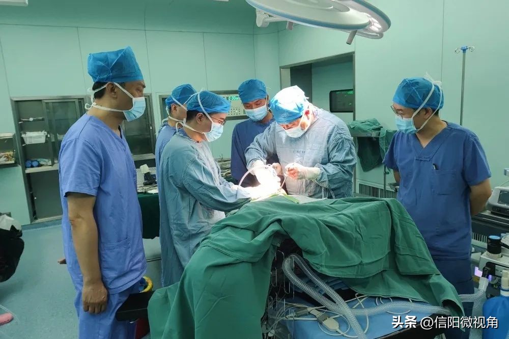 六旬老人被送医救治急寻亲属,六旬老人在信阳被送医治疗