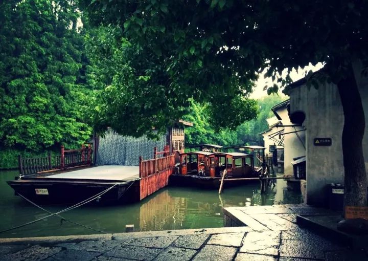 乌镇是个很美很美的地方,乌镇一个让人流连忘返的地方