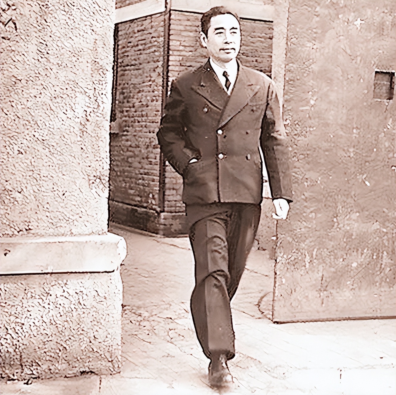 周总理逝世3小时后遗体被解剖，医生泪如雨下：总理该有多痛啊！