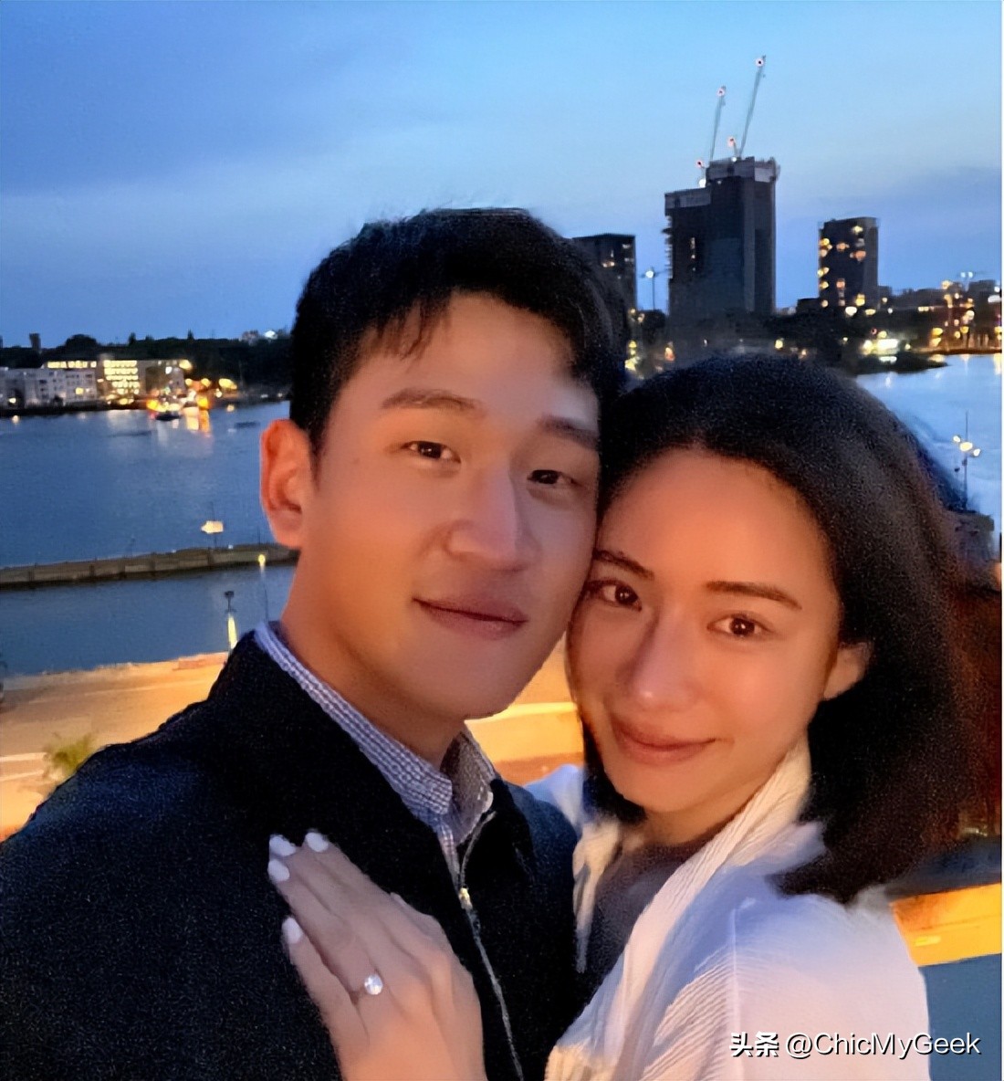 eric周兴哲求婚,周兴哲观看求婚