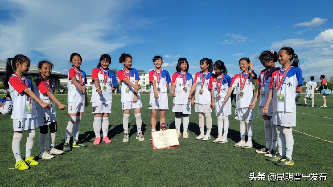 祝贺我校被评为先进学校,祝贺学校团校被评为示范团校