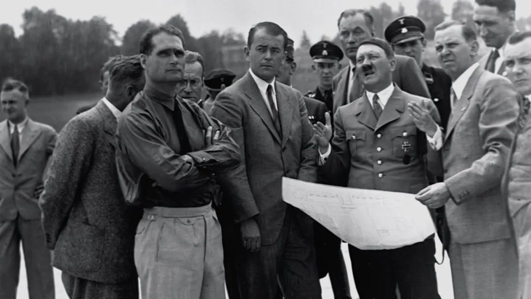 美国中情局“开*院妓**”、柏林街头粉红色管道，背后藏着怎样的故事