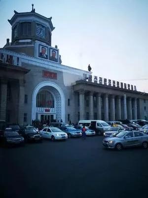 我在朝鲜办理国际手机卡，朝鲜姑娘约我逛街买衣服