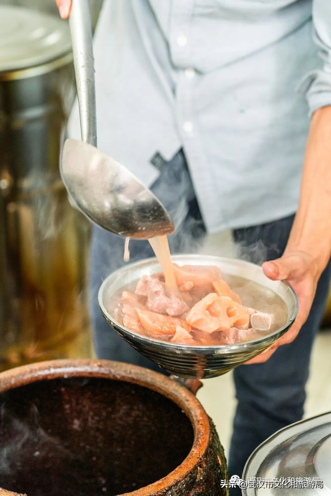 正宗九孔粉藕,武汉人大口喝藕汤的季节来了