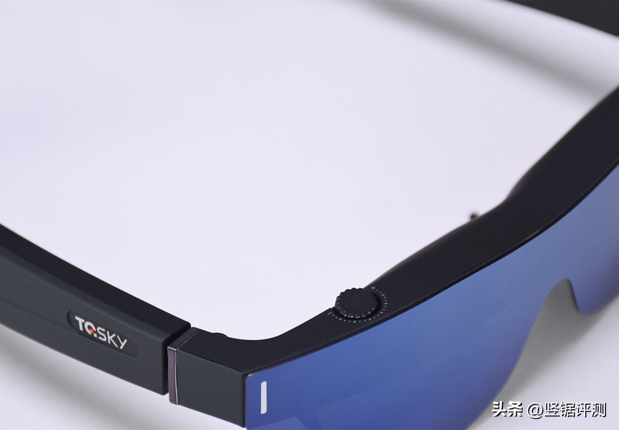 能带来“150寸”观影体验的智能眼镜！TQSKYT1视听智能眼镜评测