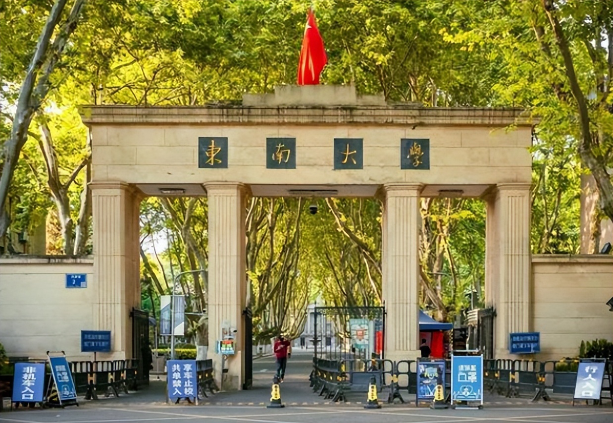 校方回应院长误发不雅照,高校回应院长工作群发不雅照