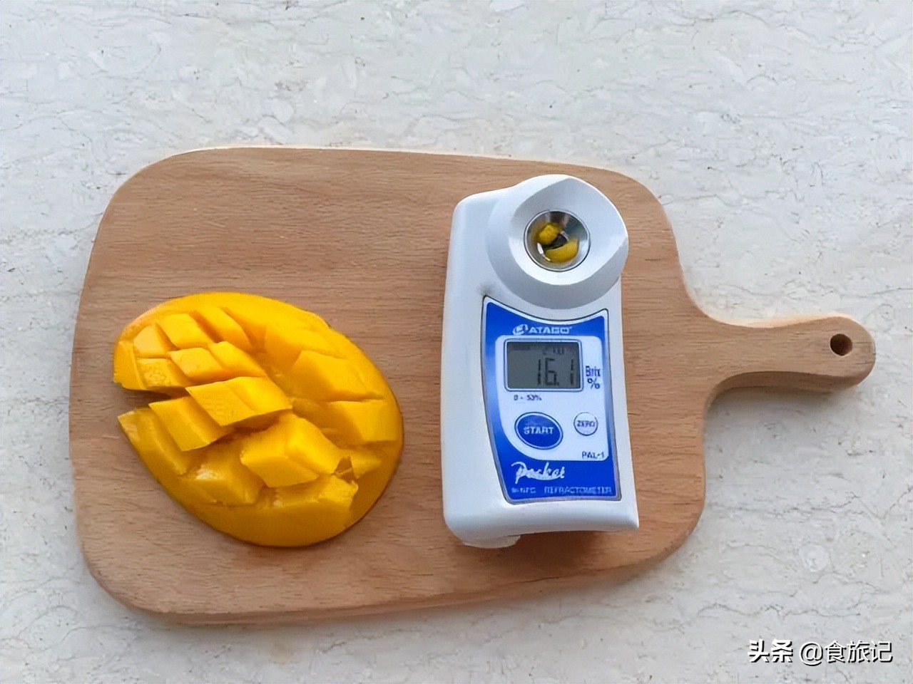 海南贵妃芒树上自然熟,海南三亚树上熟得贵妃芒