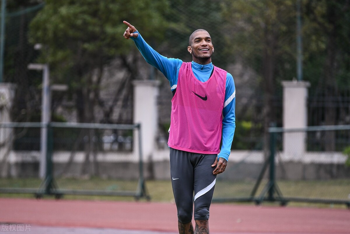 河南足球的溺爱导致卡兰加走到今天，铁血战士最终倒在铜臭之下